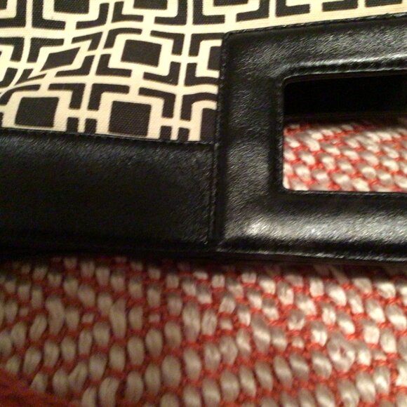 Banana Republic Black & White Hand Bag Patent Leather Handle Handbag Geo Print - Picture 5 of 9